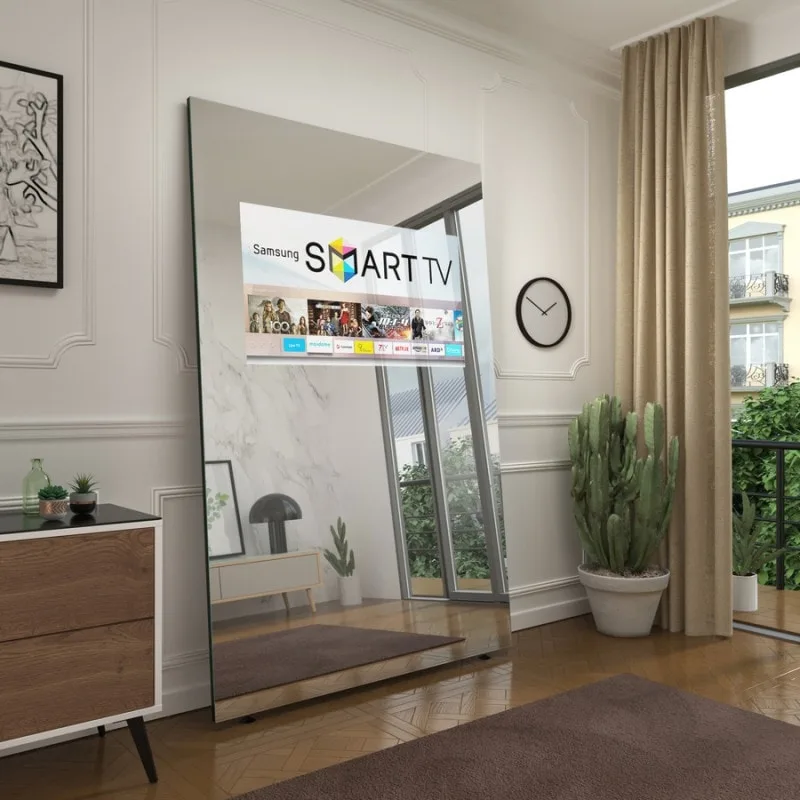 Miroir TV sur pied avec Smart TV intégrée dans un salon élégant — miroir télévision design Luxembourg — Vitralux Bradtke