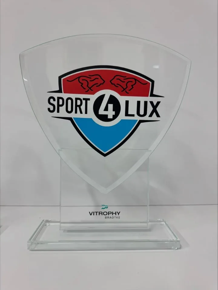 Trophée en verre — Sport for Lux — trophée verre personnalisé Luxembourg — Vitrophy Vitralux