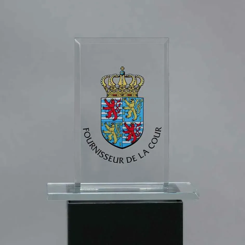 Trophée en verre gravé sur mesure — trophée verre Luxembourg — Vitrophy Vitralux