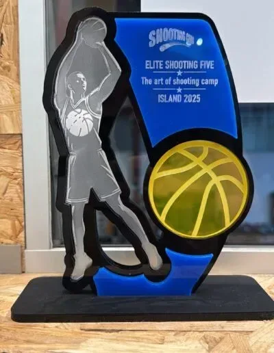 Trophée personnalisé en plexiglas — trophée plexiglas Luxembourg — Vitrophy Vitralux