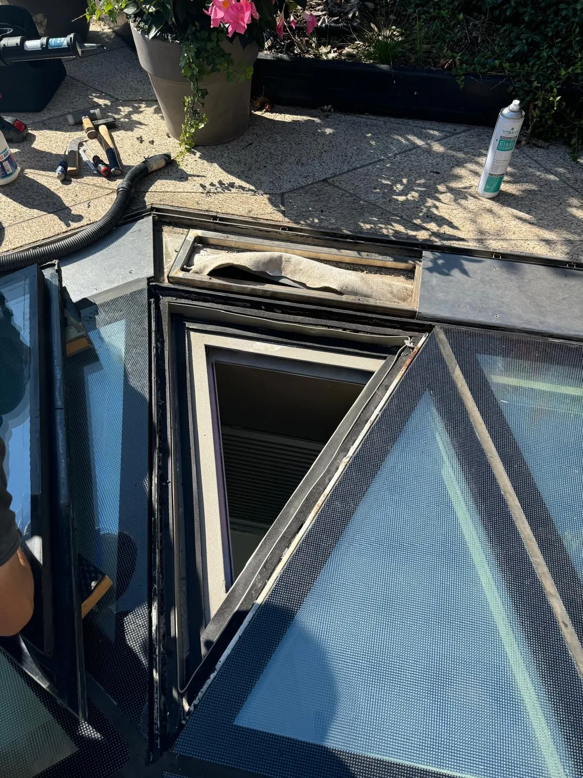 Dalle triangulaire coupe-feu EI90 sur la structure géodésique du rooftop Six Seven au Royal Hamilius — dalles en verre Luxembourg — Vitralux Bradtke (photo 6)