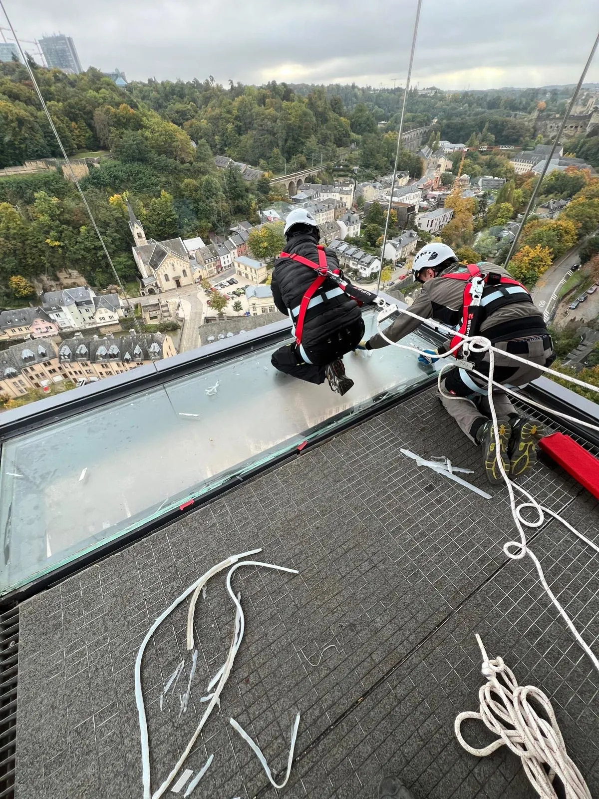 Remplacement d'une dalle de sol vitrée grand format dans l'ascenseur panoramique du Pfaffenthal — dalles en verre Luxembourg — Vitralux Bradtke (photo 1)