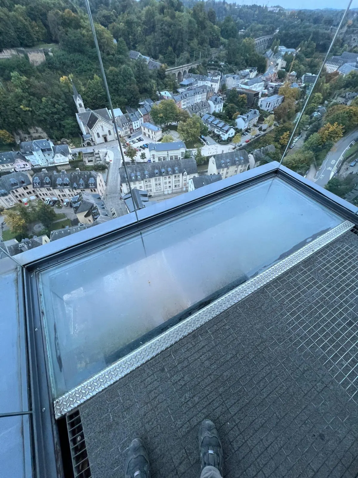 Remplacement d'une dalle de sol vitrée grand format dans l'ascenseur panoramique du Pfaffenthal — dalles en verre Luxembourg — Vitralux Bradtke (photo 6)