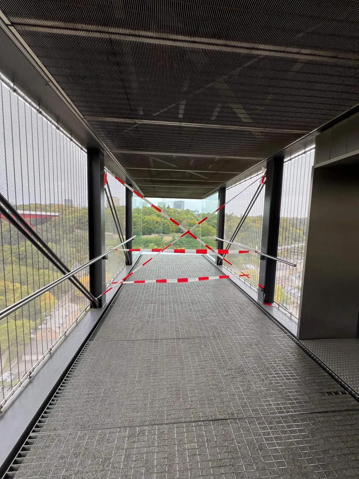 Remplacement d'une dalle de sol vitrée grand format dans l'ascenseur panoramique du Pfaffenthal — dalles en verre Luxembourg — Vitralux Bradtke (photo 7)