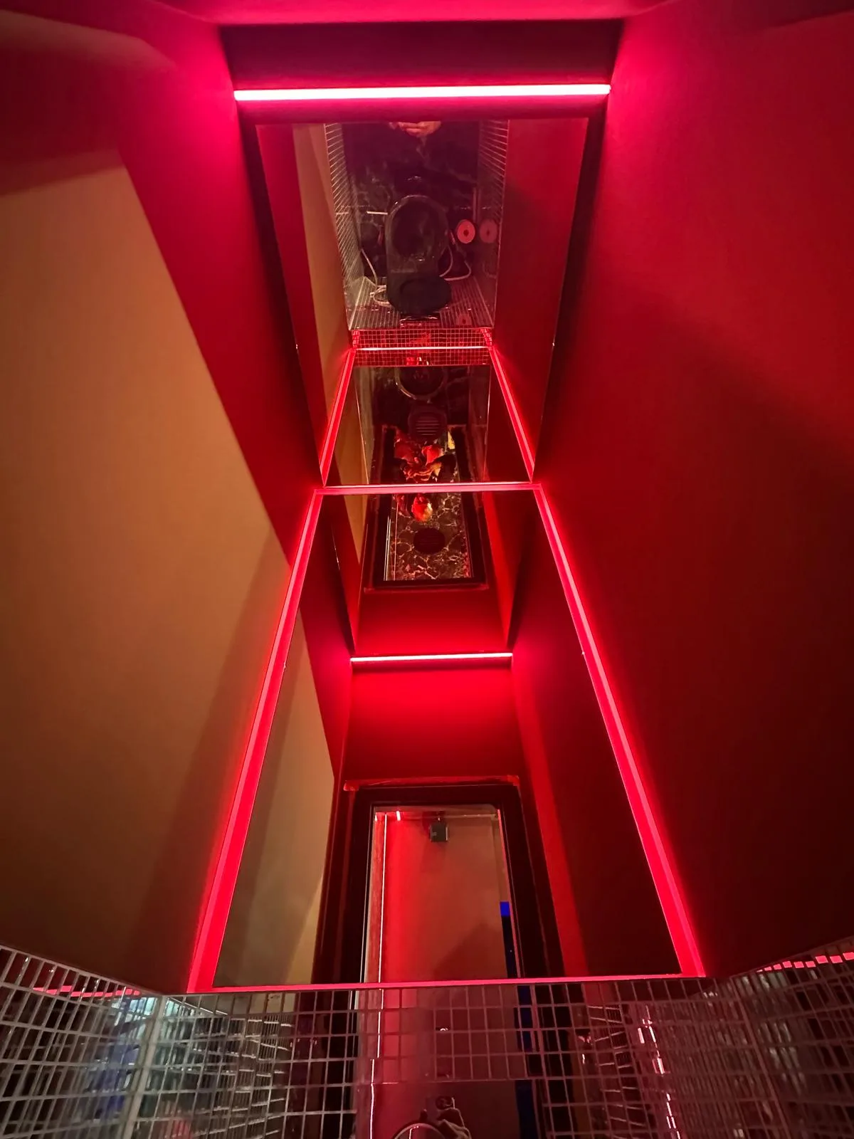 Miroirs teintés verts sur mesure Vitralux au restaurant Munchies à Luxembourg-Ville — miroir teinté Luxembourg — Vitralux Bradtke (photo 7)