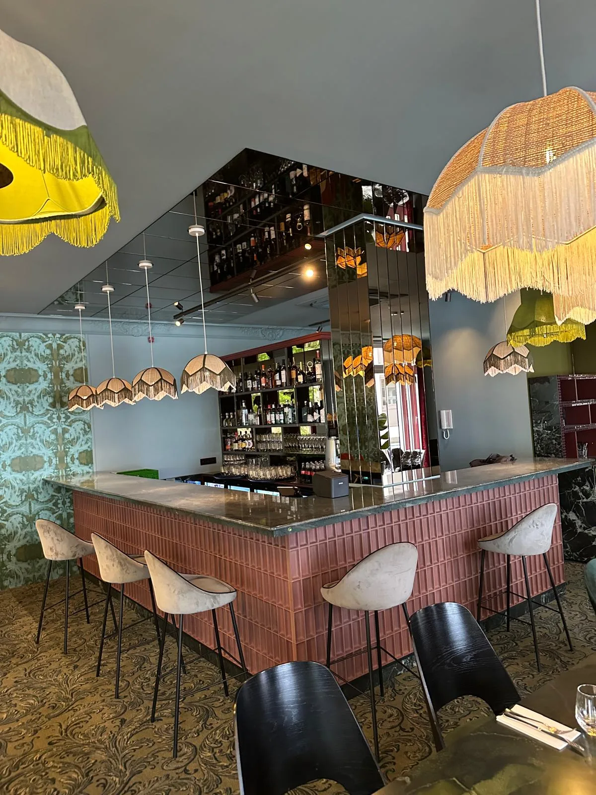 Miroirs teintés verts sur mesure Vitralux au restaurant Munchies à Luxembourg-Ville — miroir teinté Luxembourg — Vitralux Bradtke (photo 11)