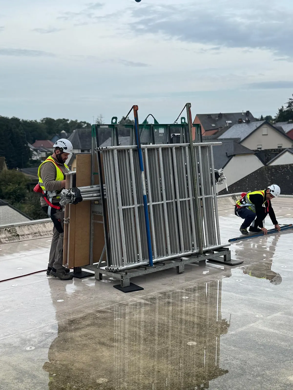 Remplacement de vitrages isolants de toiture à la grue sur la mairie de Dalheim — réparation de vitrages Luxembourg — Vitralux Bradtke (photo 7)