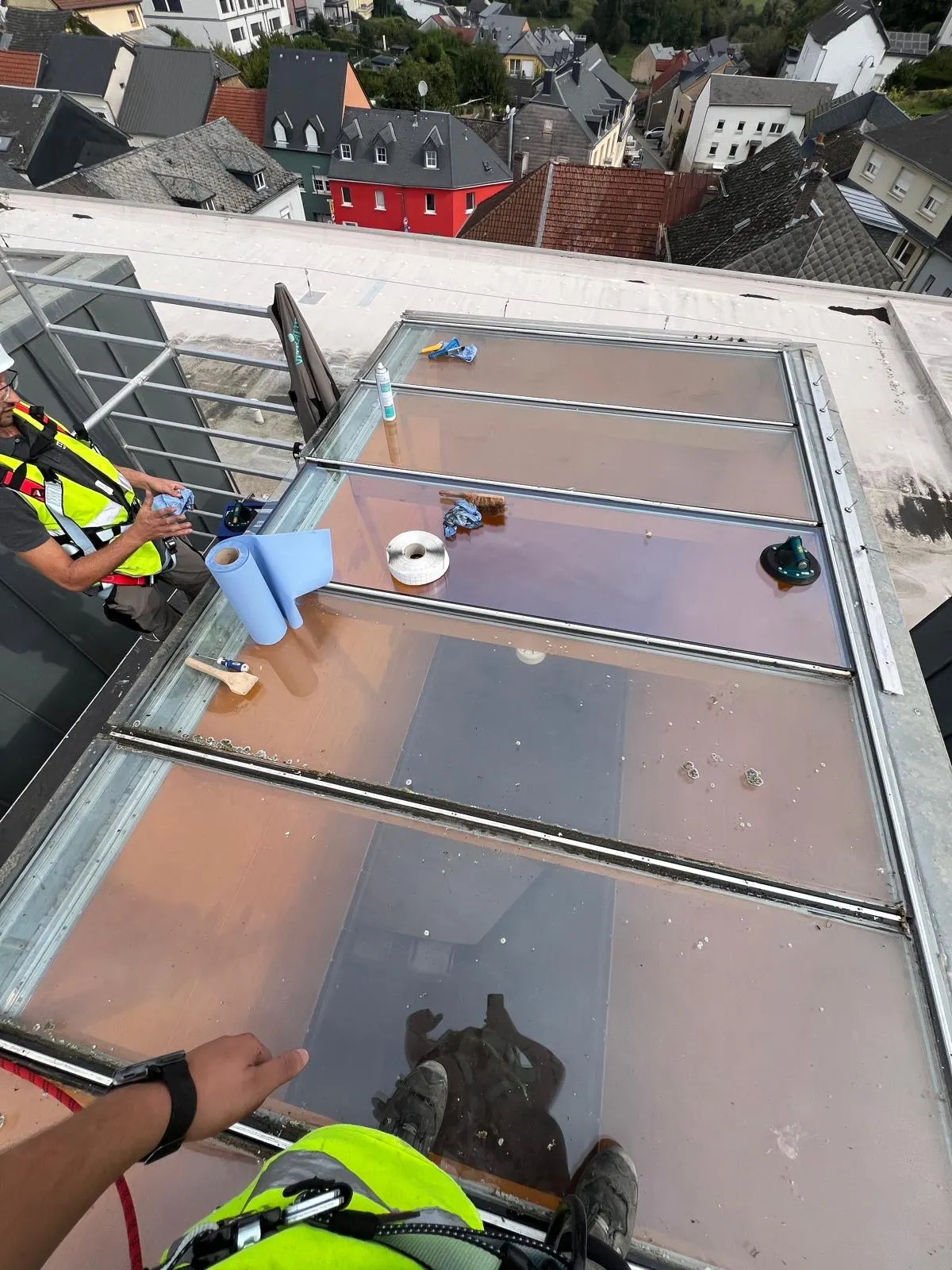 Remplacement de vitrages isolants de toiture à la grue sur la mairie de Dalheim — réparation de vitrages Luxembourg — Vitralux Bradtke (photo 9)