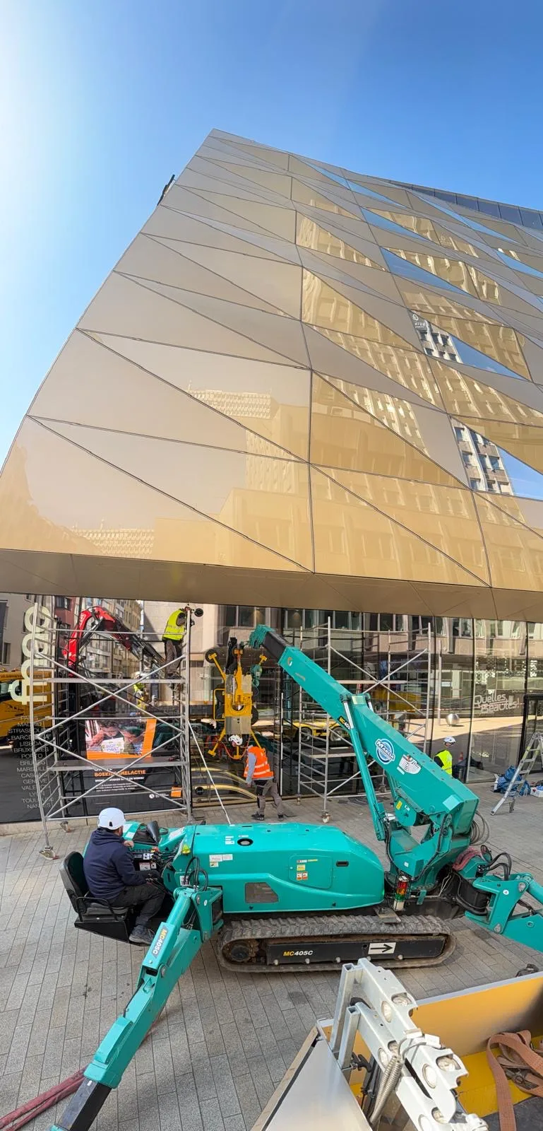 Remplacement de vitrages de façade XXL en VEC à la Fnac du Royal Hamilius — façade vitrée Luxembourg — Vitralux Bradtke (photo 22)