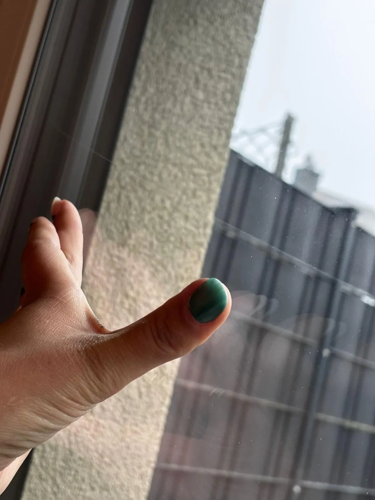 Polissage d'un vitrage rayé sur site par Vitrapolish — polissage de verre Luxembourg — Vitralux Bradtke (photo 2)