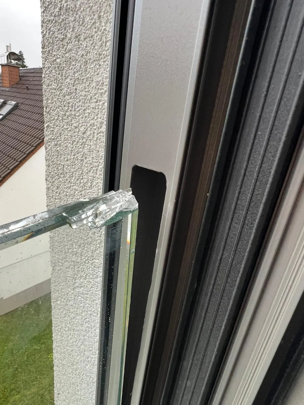 Mise en conformité d'un garde-corps vitré de balcon français — garde-corps en verre Luxembourg — Vitralux Bradtke (photo 1)