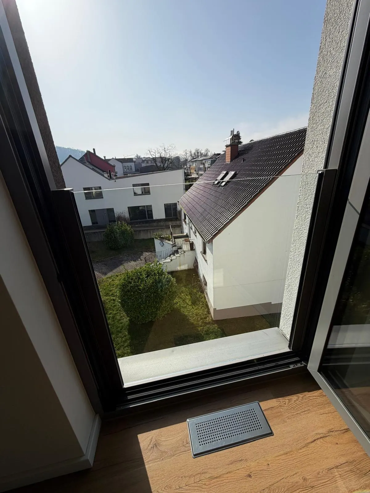 Mise en conformité d'un garde-corps vitré de balcon français — garde-corps en verre Luxembourg — Vitralux Bradtke (photo 2)