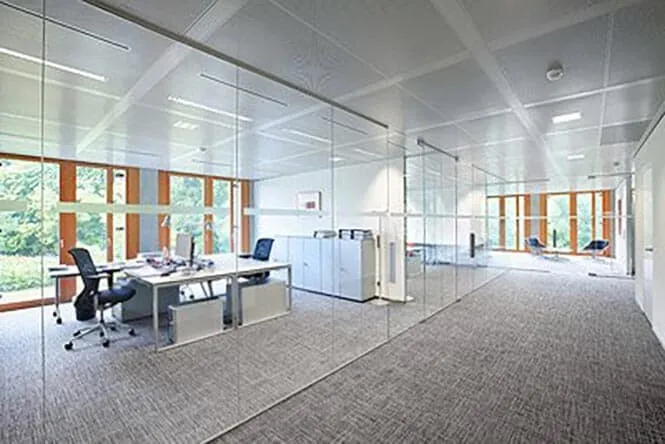 Cloisons vitrées d'open space — cloison en verre sur mesure au Luxembourg — Vitralux Bradtke