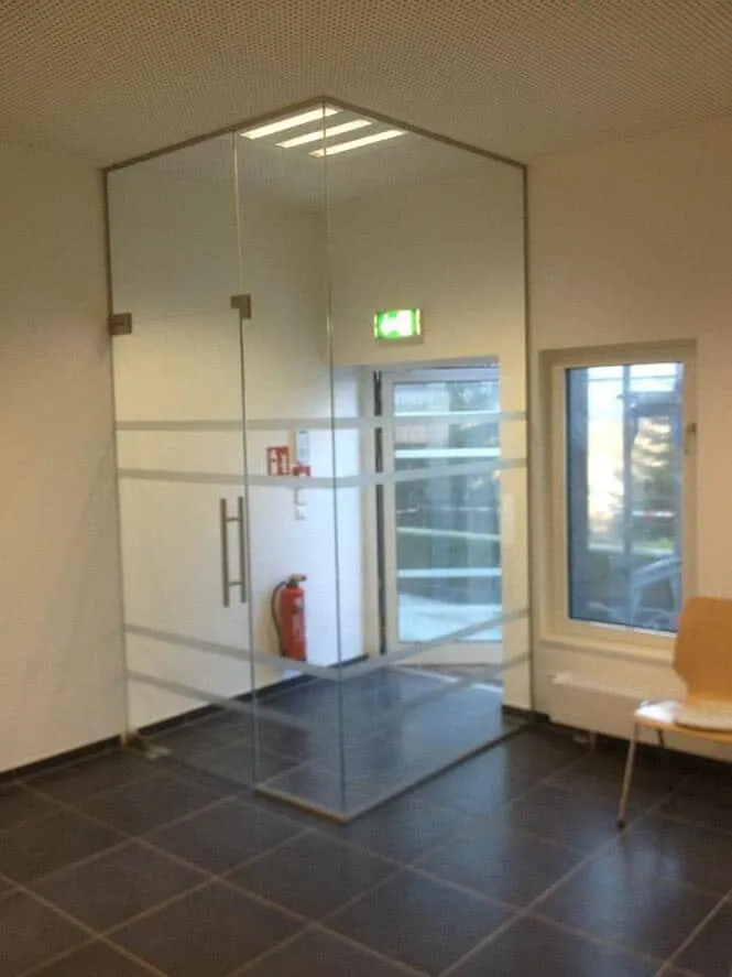 Cloison vitrée d'entrée avec porte — cloison en verre sur mesure au Luxembourg — Vitralux Bradtke