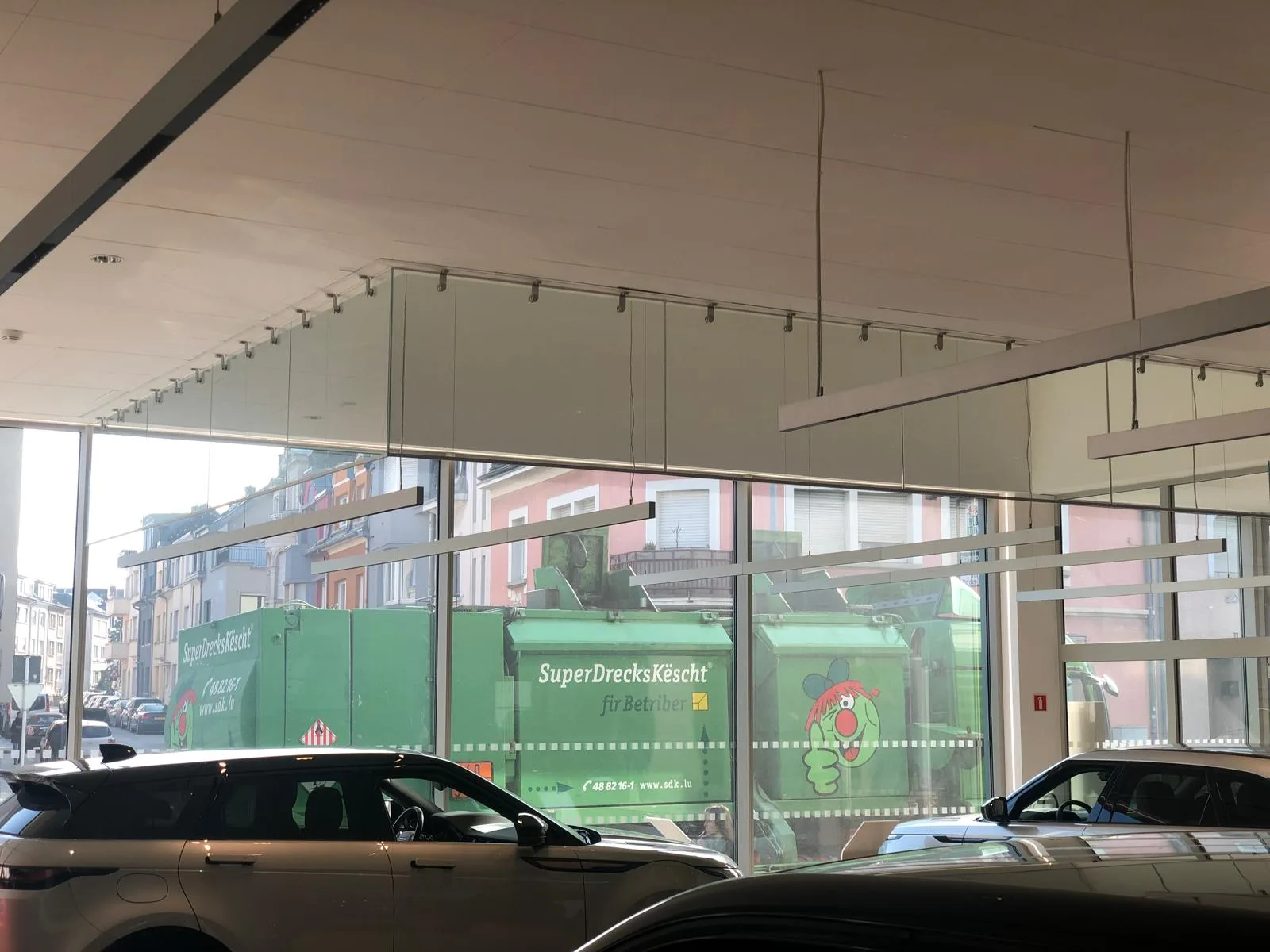 Écran de cantonnement de fumée en verre dans un hall d'immeuble — Vitralux Bradtke Luxembourg