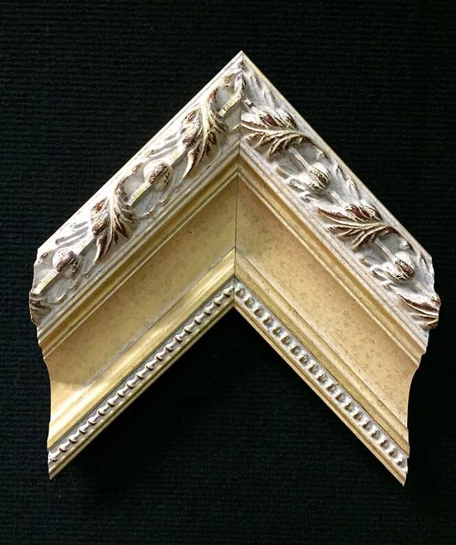 Baguette dorée à décor de feuilles — échantillon d'encadrement — Encadrement Bradtke Vitralux Luxembourg