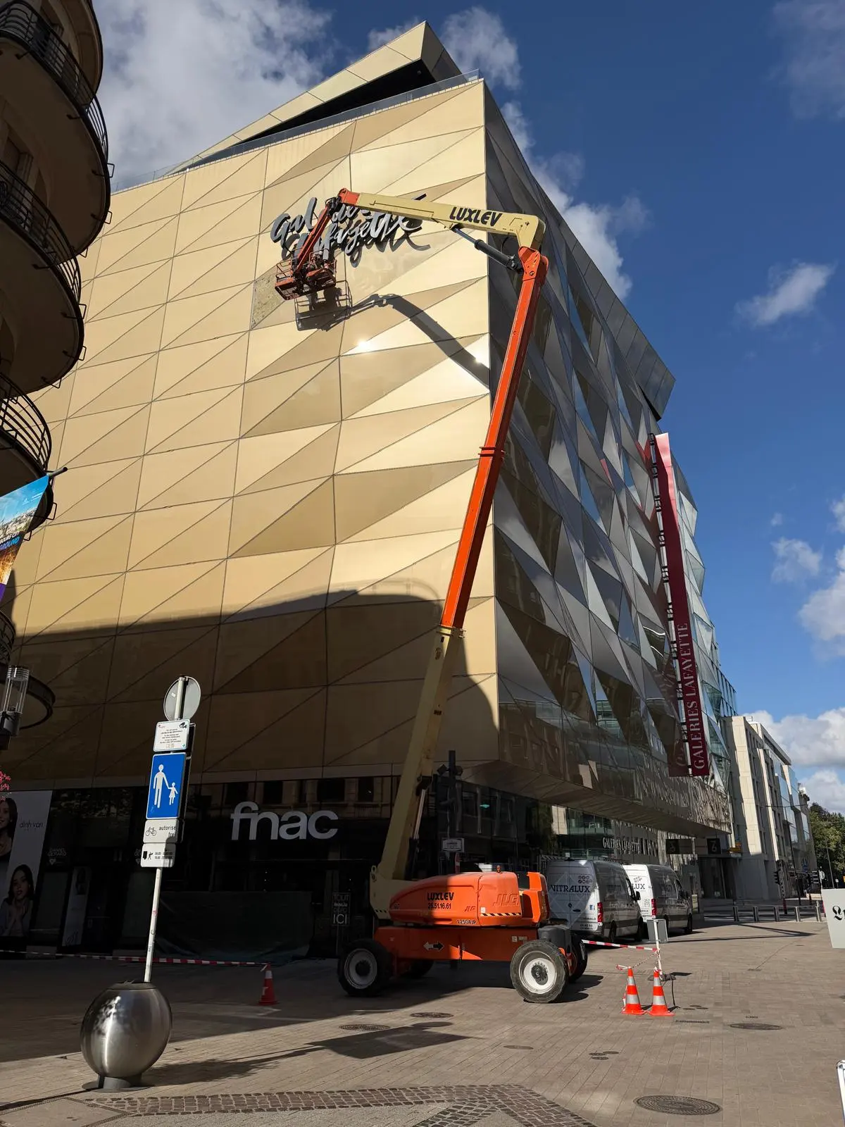 Entretien et remplacement de vitrages de verrière et façade au Luxembourg — Vitralux Bradtke