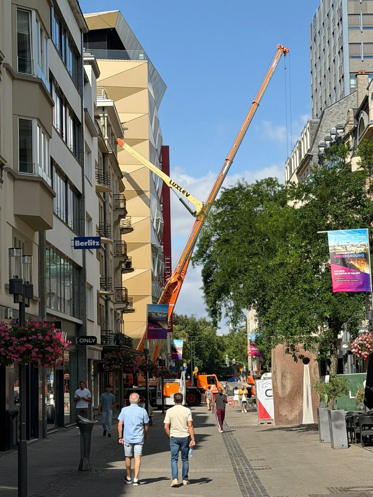 Entretien et remplacement de vitrages de verrière et façade au Luxembourg — Vitralux Bradtke