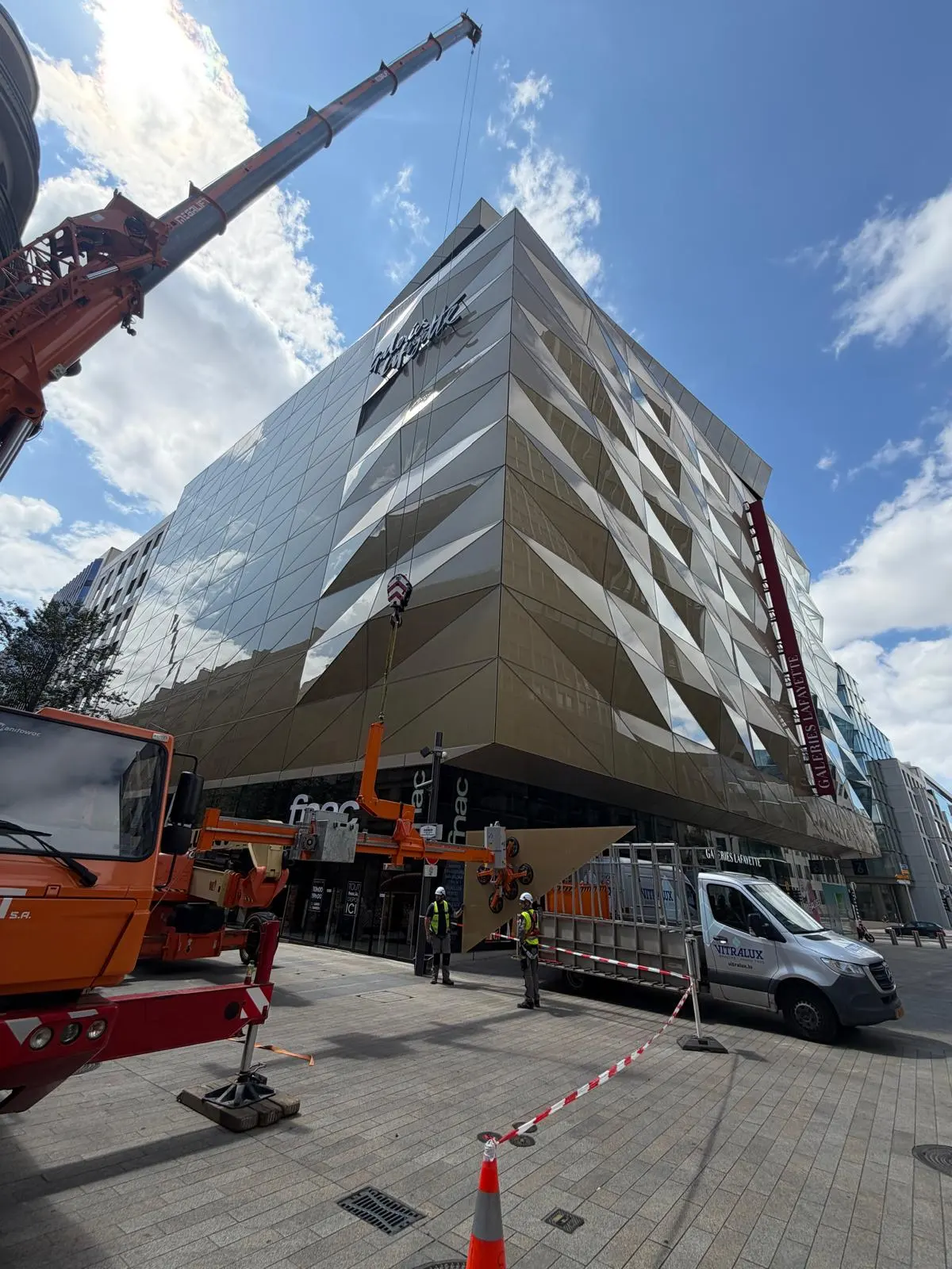 Entretien et remplacement de vitrages de verrière et façade au Luxembourg — Vitralux Bradtke