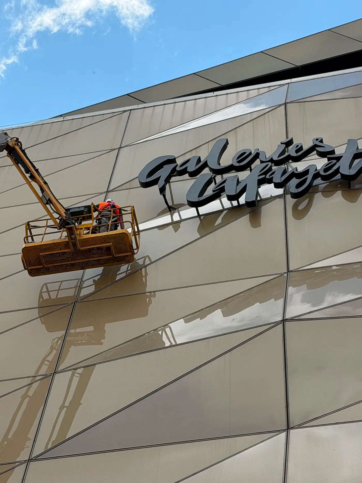 Entretien et remplacement de vitrages de verrière et façade au Luxembourg — Vitralux Bradtke