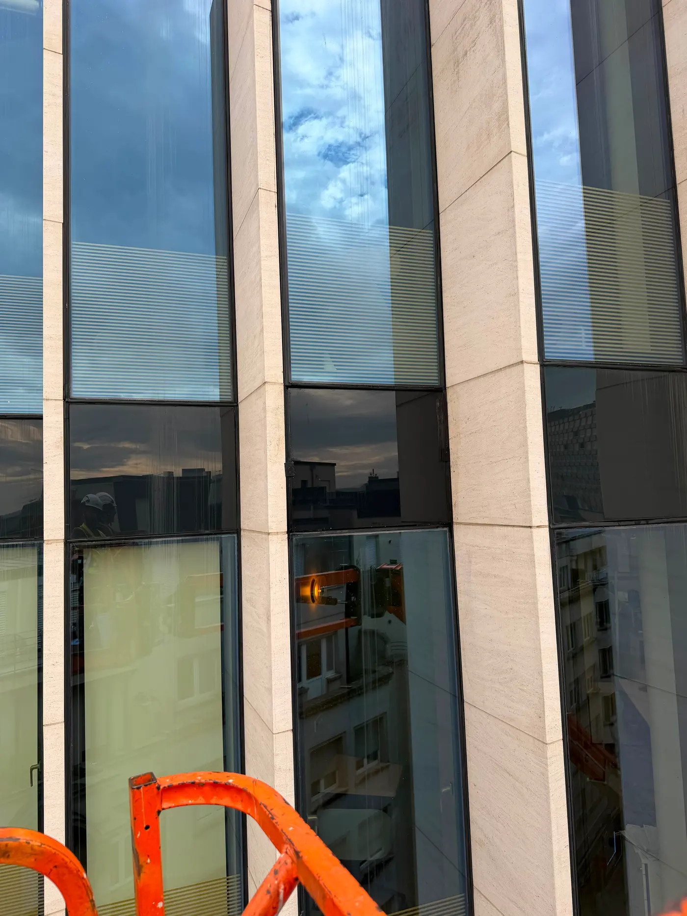 Entretien et remplacement de vitrages de verrière et façade au Luxembourg — Vitralux Bradtke
