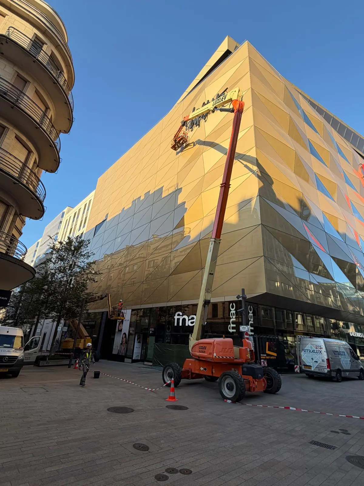 Entretien et remplacement de vitrages de verrière et façade au Luxembourg — Vitralux Bradtke