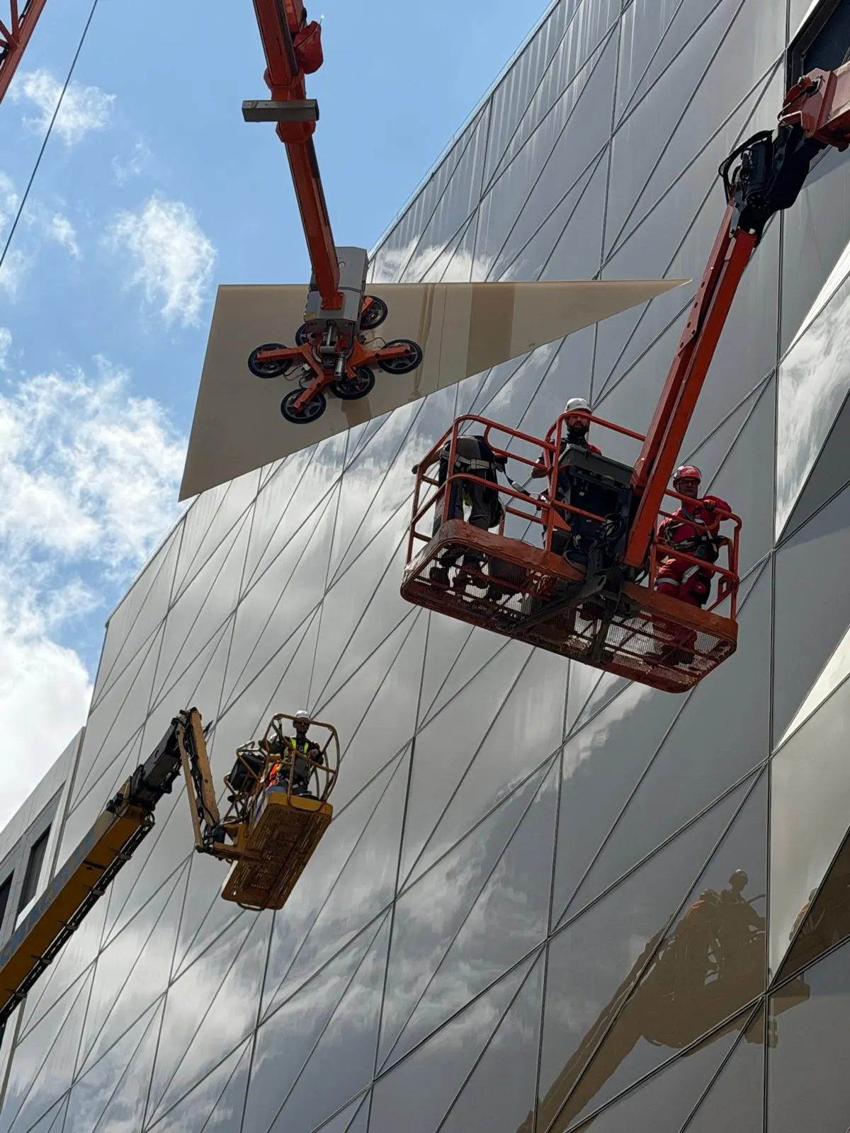 Entretien et remplacement de vitrages de verrière et façade au Luxembourg — Vitralux Bradtke