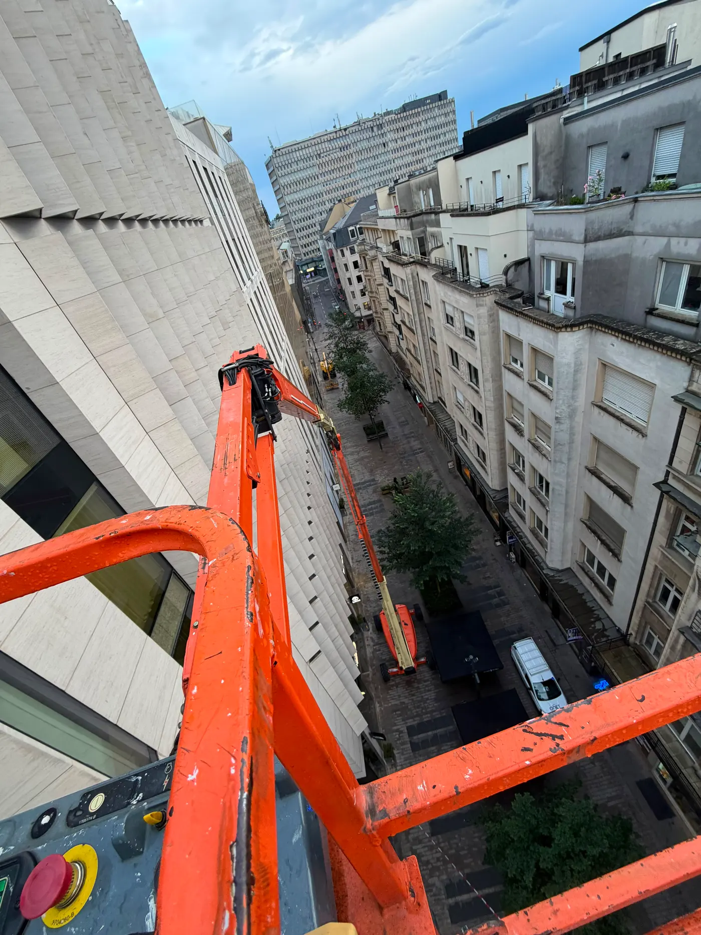 Entretien et remplacement de vitrages de verrière et façade au Luxembourg — Vitralux Bradtke
