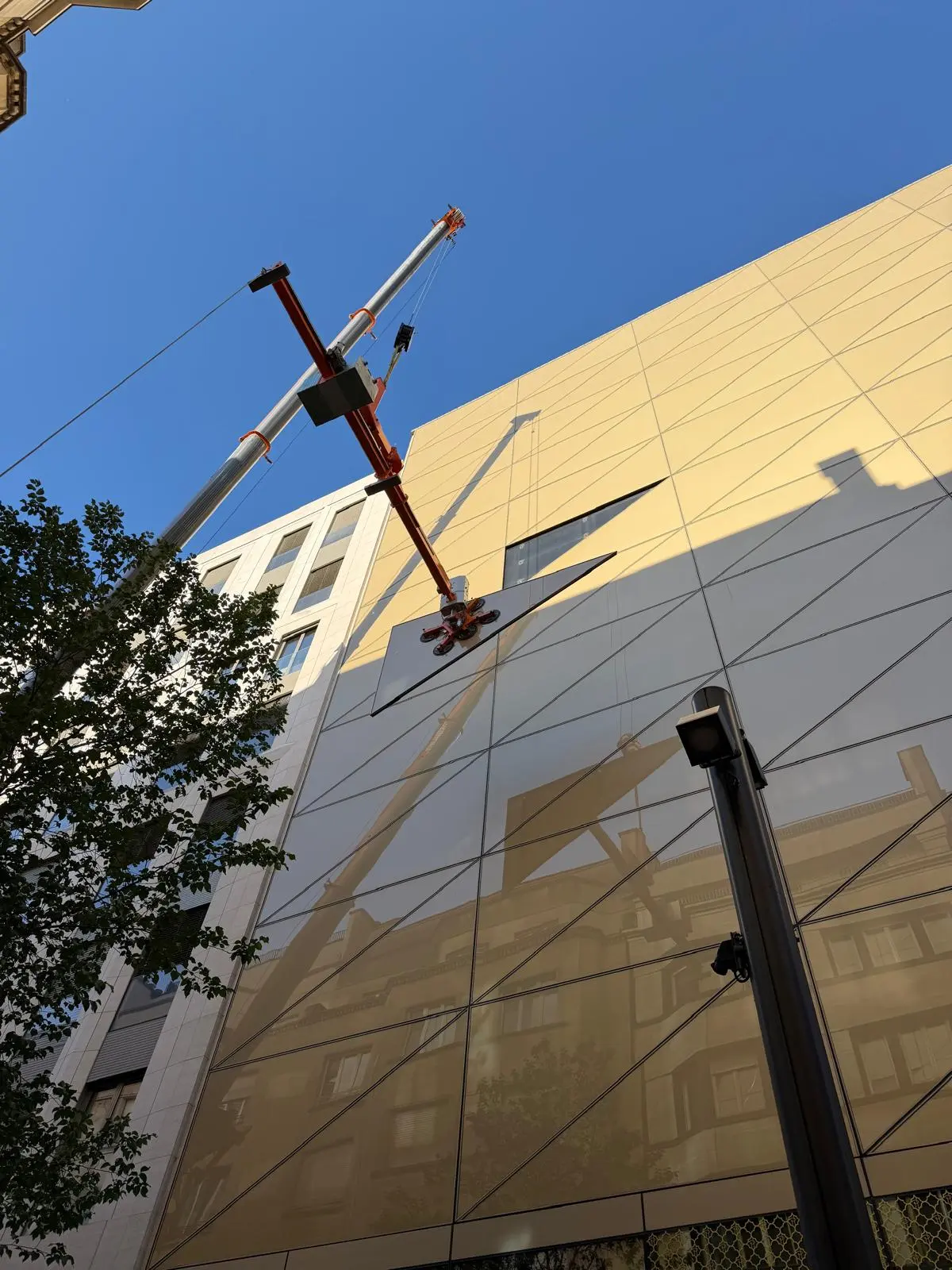 Entretien et remplacement de vitrages de verrière et façade au Luxembourg — Vitralux Bradtke