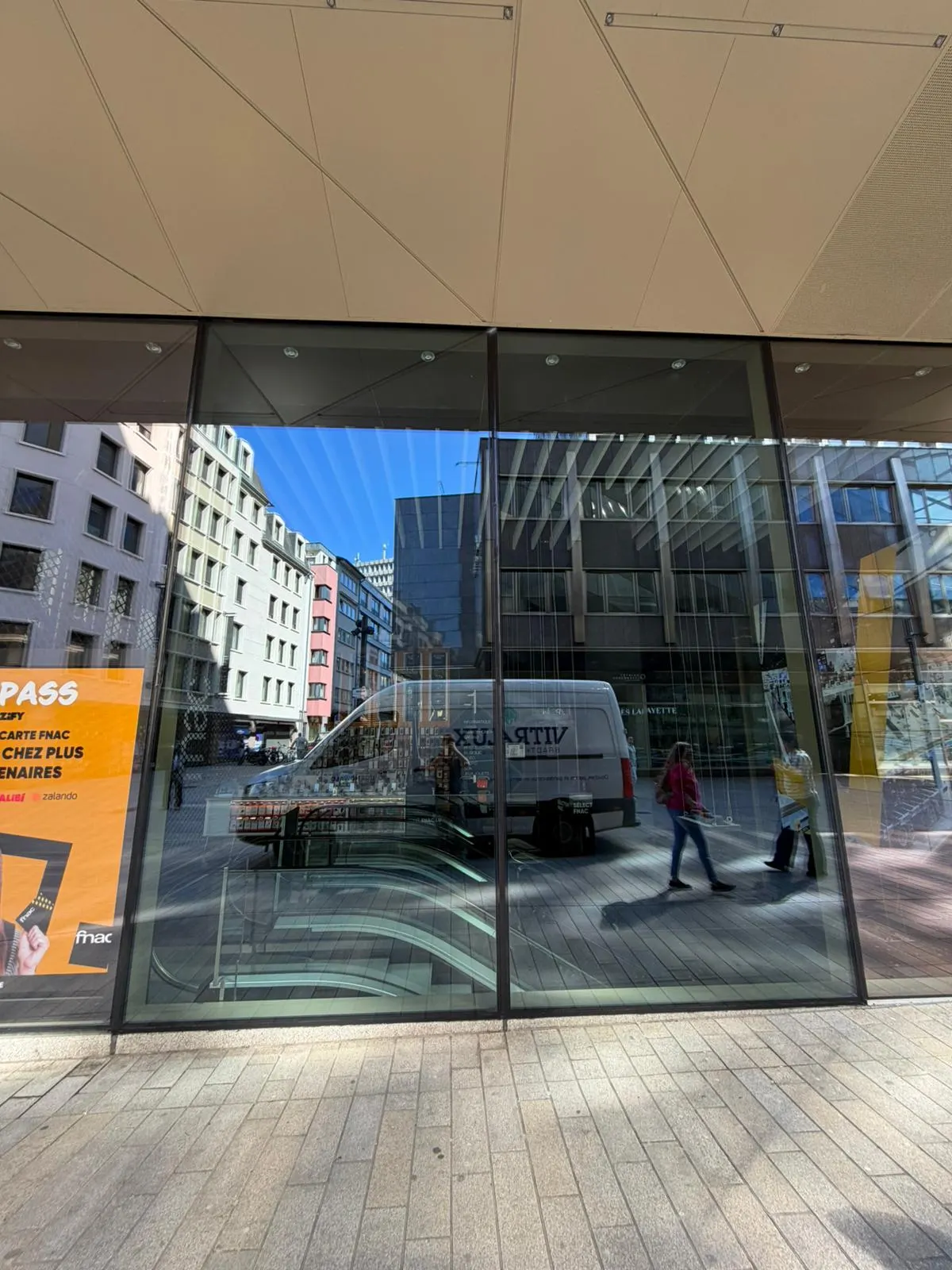 Devanture en verre sur mesure au Luxembourg — Vitralux Bradtke