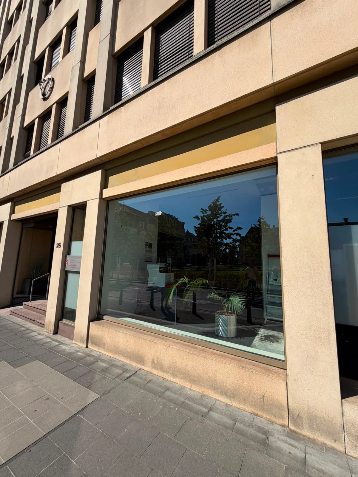 Devanture vitrée de commerce au Luxembourg — Vitralux Bradtke