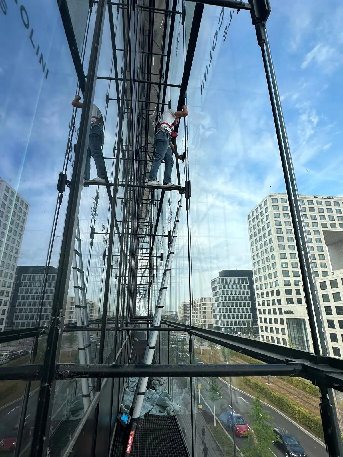 Relevé de mesures pour une façade en verre au Luxembourg — Vitralux Bradtke