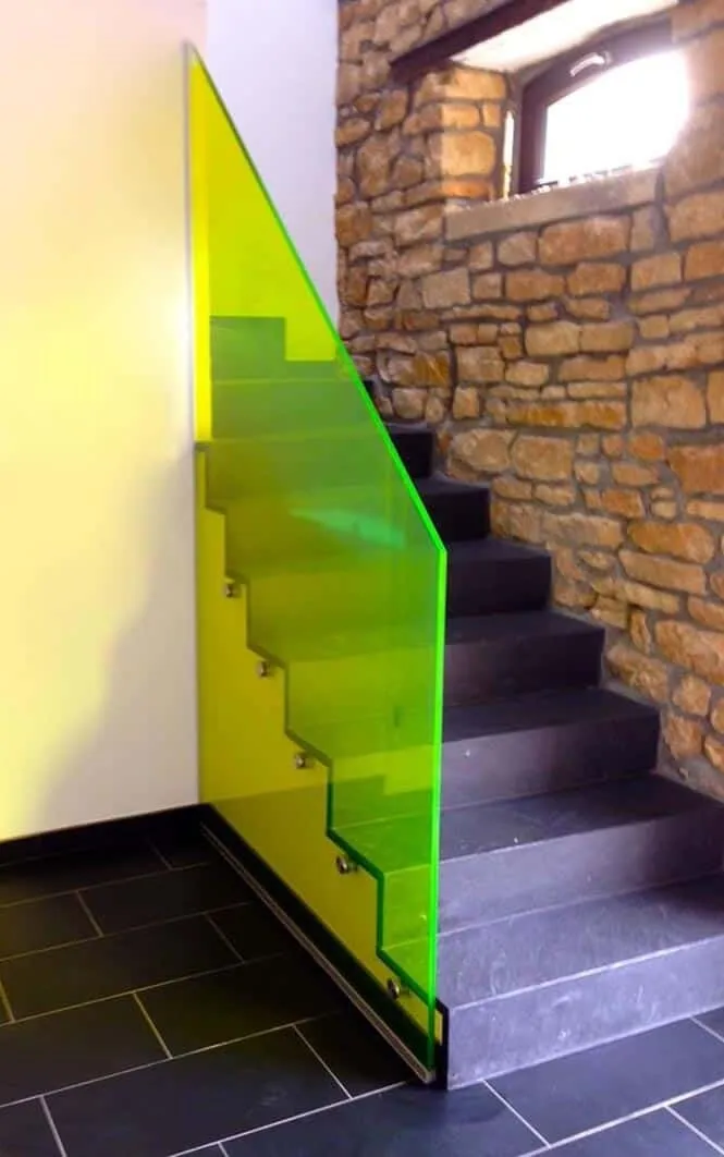 Garde-corps en verre feuilleté coloré vert — garde-corps en verre sur mesure au Luxembourg — Vitralux Bradtke