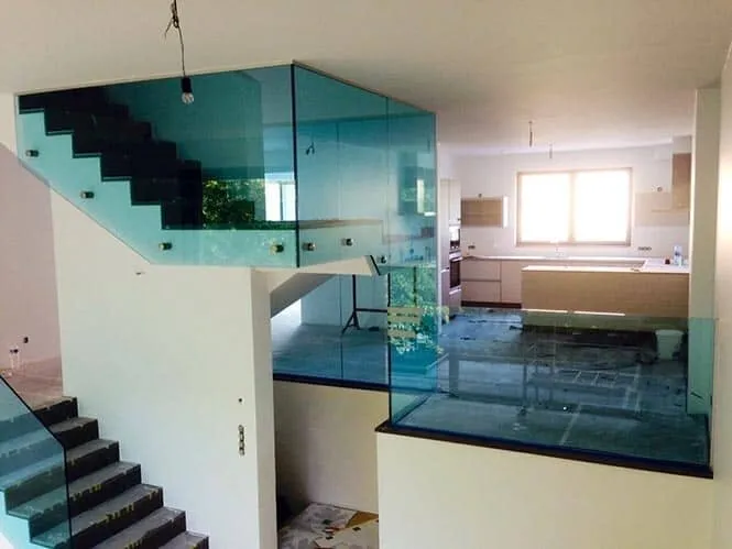 Garde-corps de mezzanine — garde-corps en verre sur mesure au Luxembourg — Vitralux Bradtke