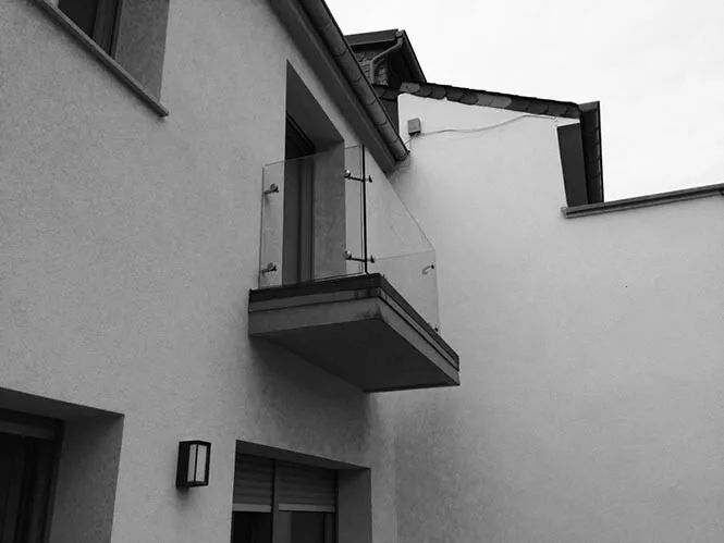 Garde-corps de balcon extérieur — garde-corps en verre sur mesure au Luxembourg — Vitralux Bradtke