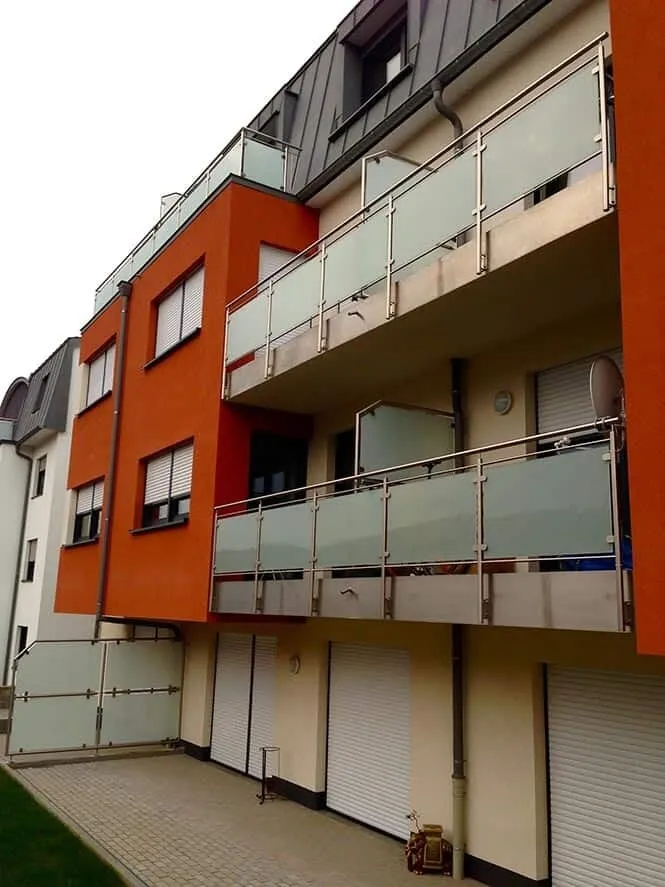 Garde-corps de balcons collectifs — garde-corps en verre sur mesure au Luxembourg — Vitralux Bradtke
