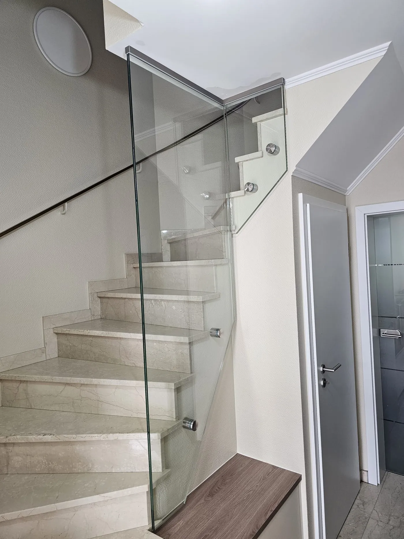 Garde-corps vitré sur mesure au Luxembourg — garde-corps en verre sur mesure au Luxembourg — Vitralux Bradtke
