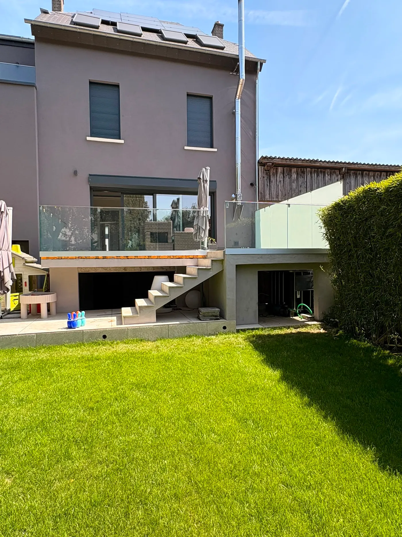 Garde-corps vitré de balcon au Luxembourg — garde-corps en verre sur mesure au Luxembourg — Vitralux Bradtke