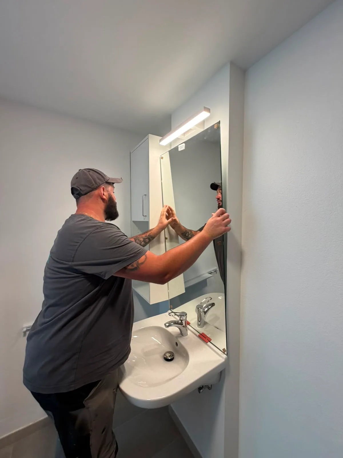 Miroir mural sur mesure réalisé par Vitralux au Luxembourg — Vitralux Bradtke