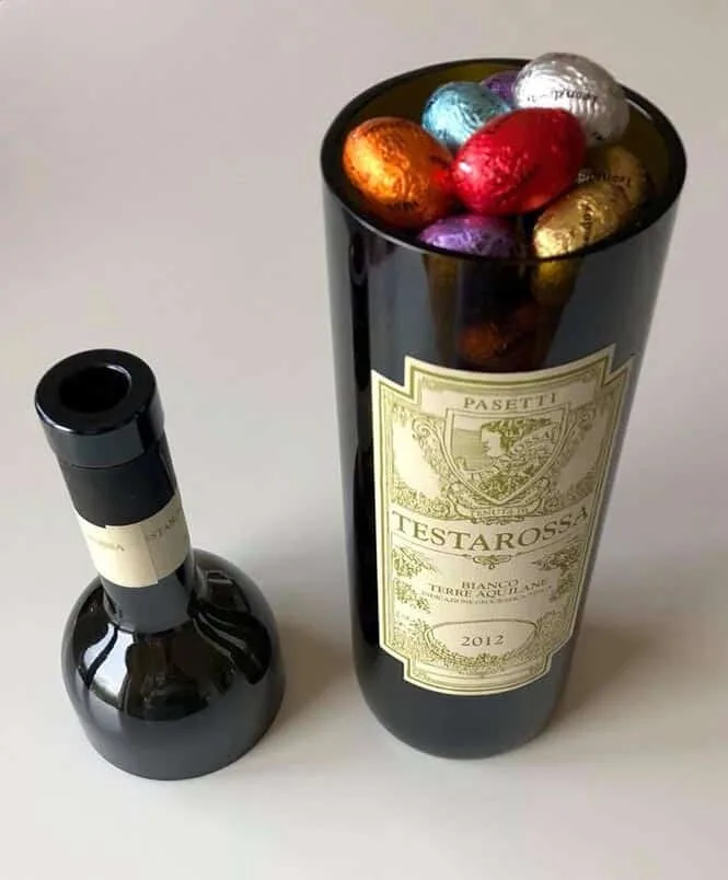 Bouteille découpée garnie de chocolats — cadeau personnalisé — découpe de bouteille en verre Luxembourg — Vitralux Bradtke