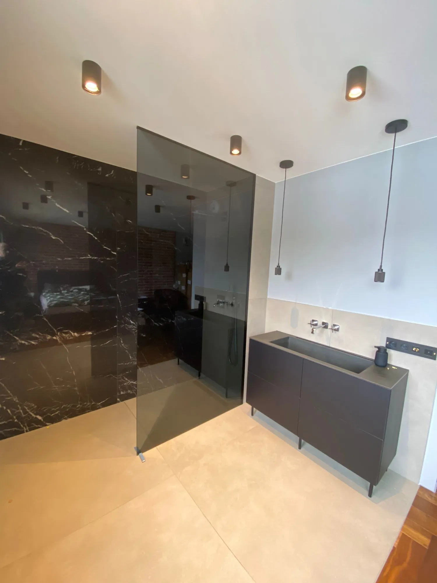 Douche à l'italienne en verre trempé sur mesure — vitrage de salle de bain Luxembourg — Vitralux Bradtke