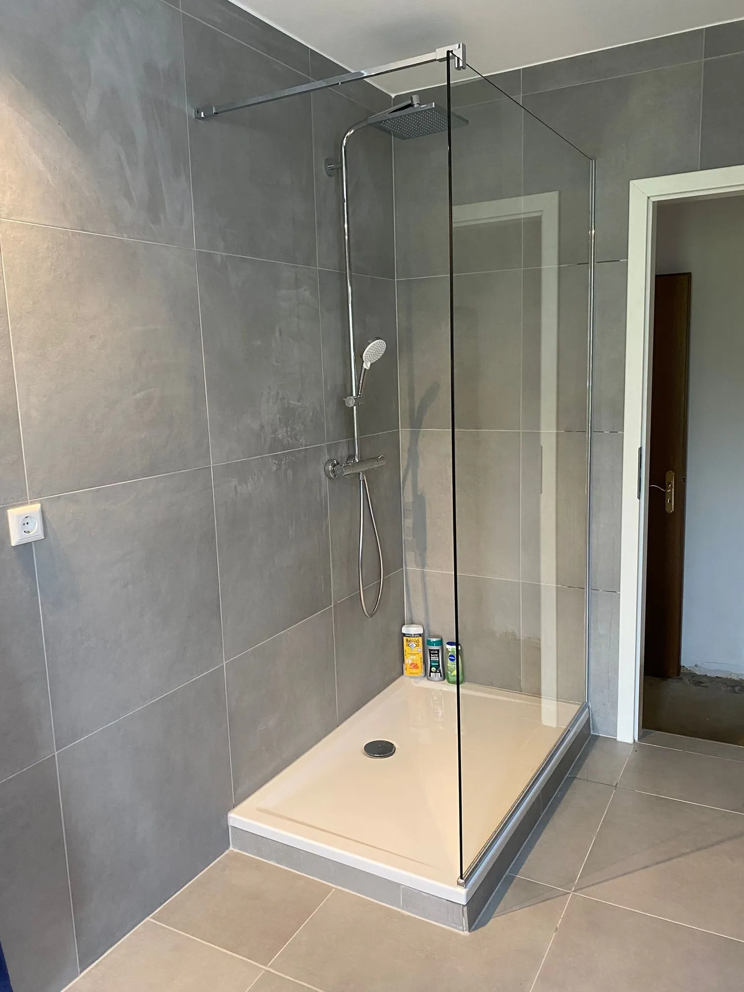 Paroi de douche à l'italienne en verre sur mesure — Vitralux Bradtke Luxembourg