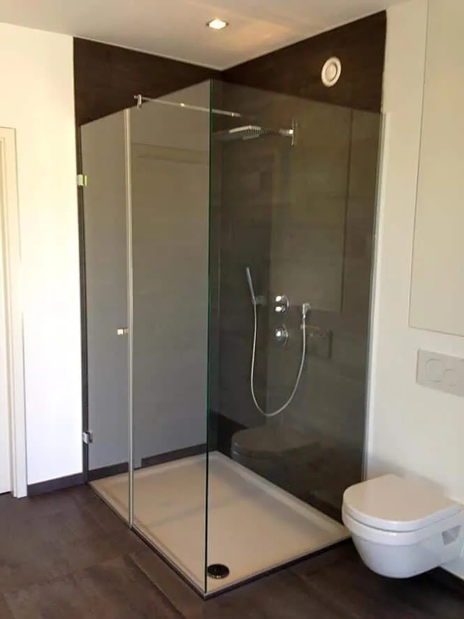 Cabine d’angle sur charnières — paroi de douche sur mesure au Luxembourg — Vitralux Bradtke