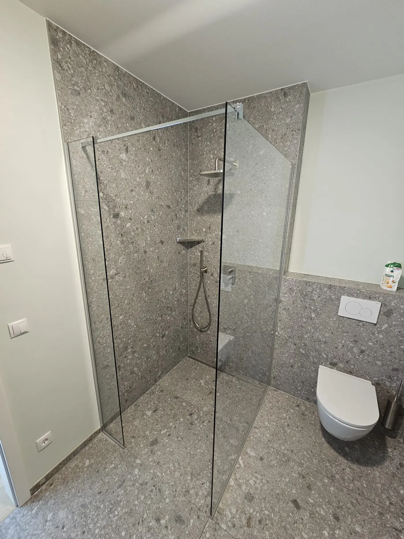 Paroi de douche à l’italienne — paroi de douche sur mesure au Luxembourg — Vitralux Bradtke