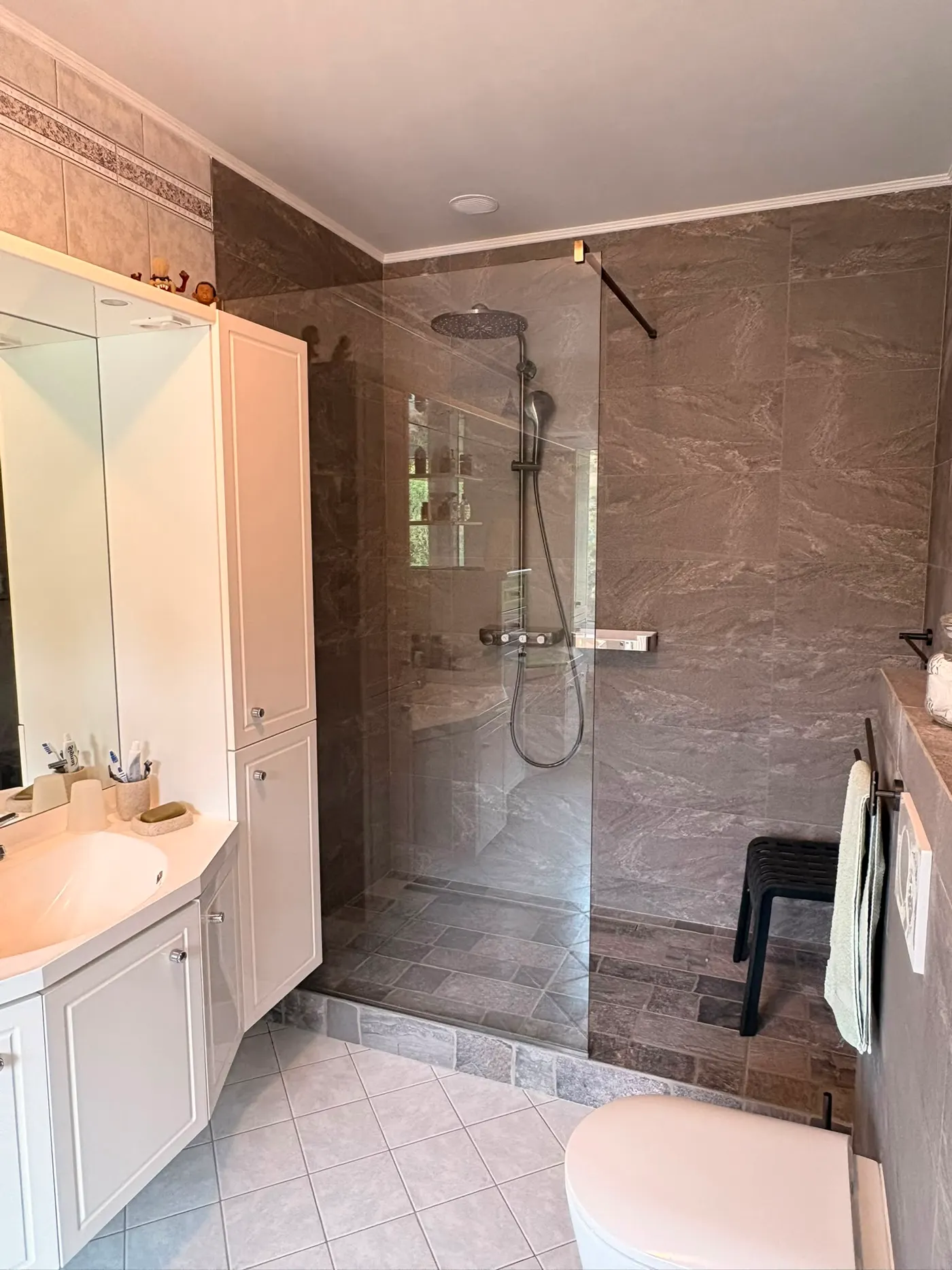 Paroi de douche en verre trempé — paroi de douche sur mesure au Luxembourg — Vitralux Bradtke