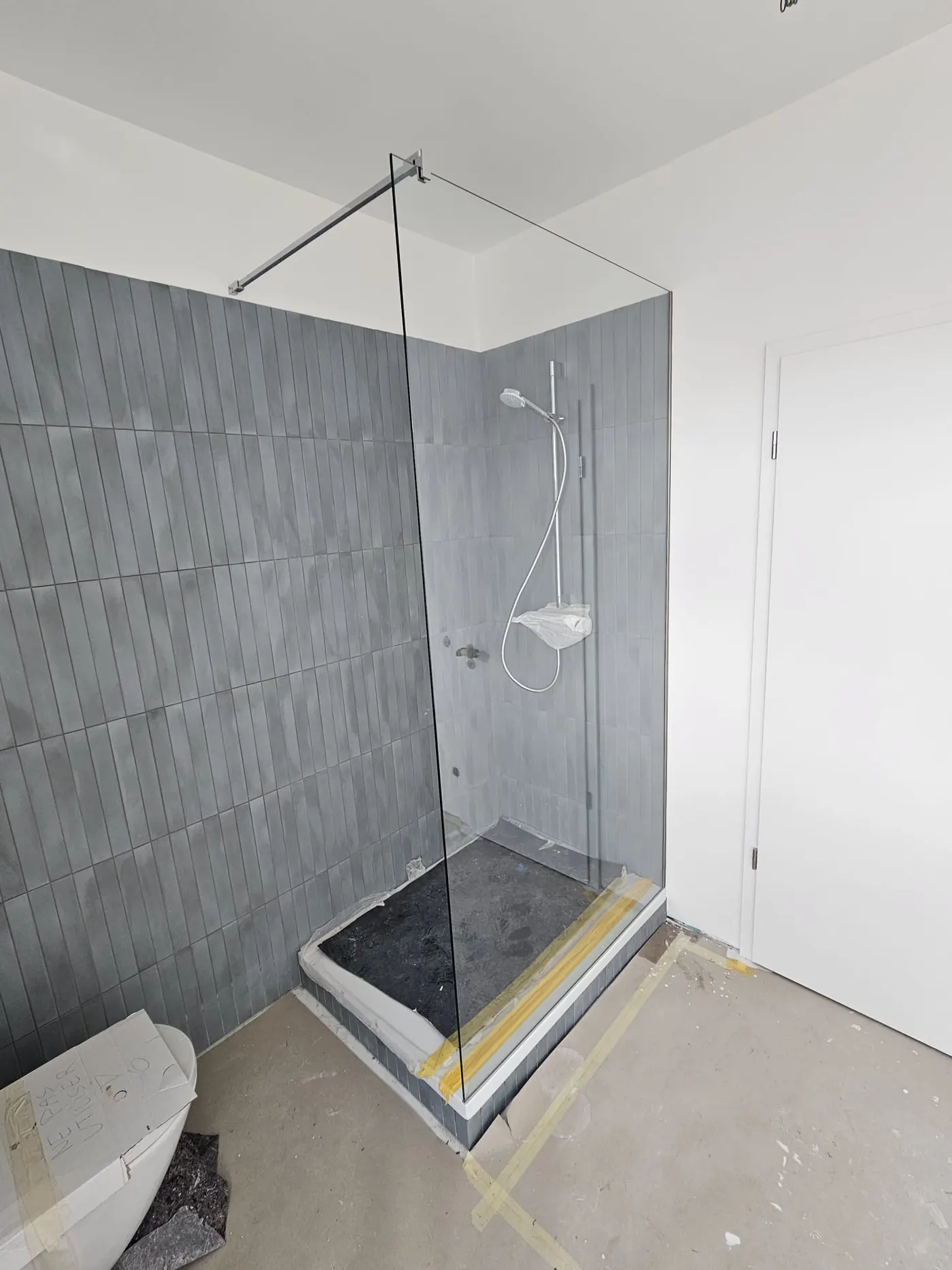 Cabine de douche vitrée au Luxembourg — paroi de douche sur mesure au Luxembourg — Vitralux Bradtke