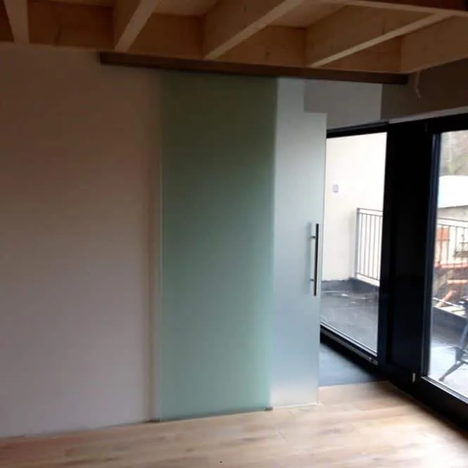 Porte coulissante en verre satiné — porte en verre sur mesure au Luxembourg — Vitralux Bradtke