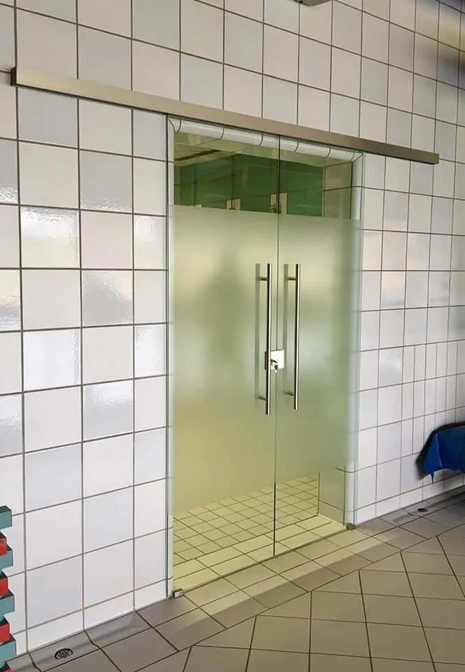 Portes battantes, espace bien-être — porte en verre sur mesure au Luxembourg — Vitralux Bradtke