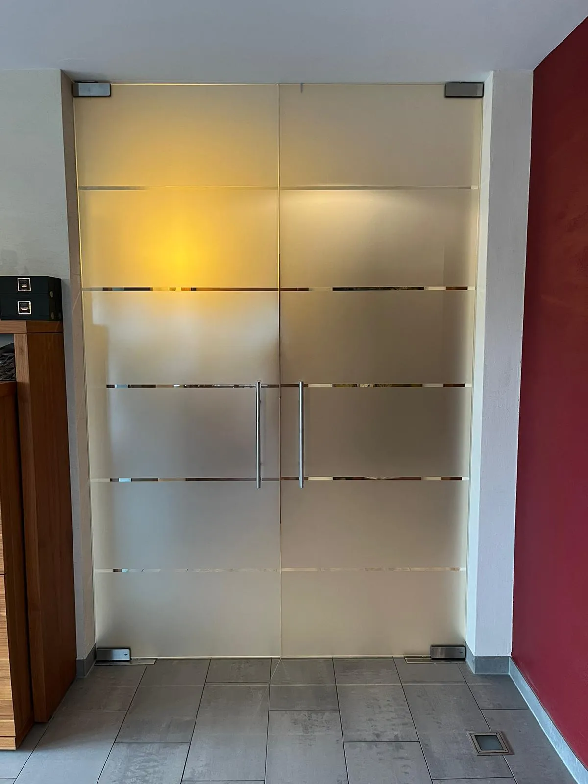 Porte pivotante en verre sur mesure — Vitralux Bradtke Luxembourg