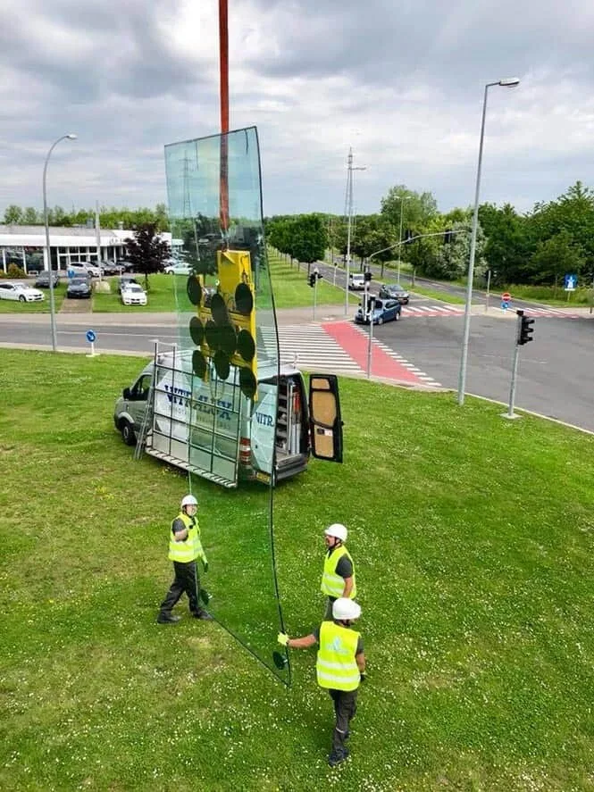 Transport d'un vitrage de grande dimension — réparation de vitrage au Luxembourg — Vitralux Bradtke